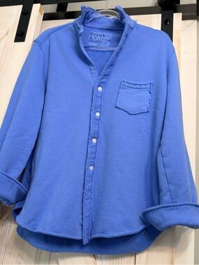 Like new Frank and Eileen, M Eileen Terry pocket button up Frost Blue